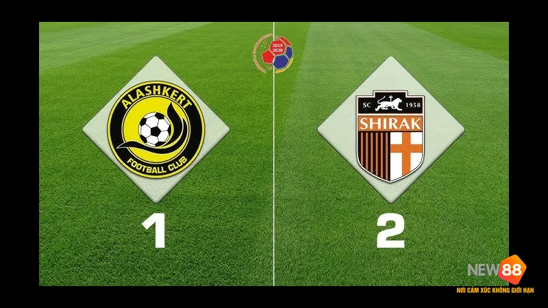 Cầu thủ của Alashkert đang dốc hết sức mình để tranh chấp bóng với cầu thủ của Shirak…
